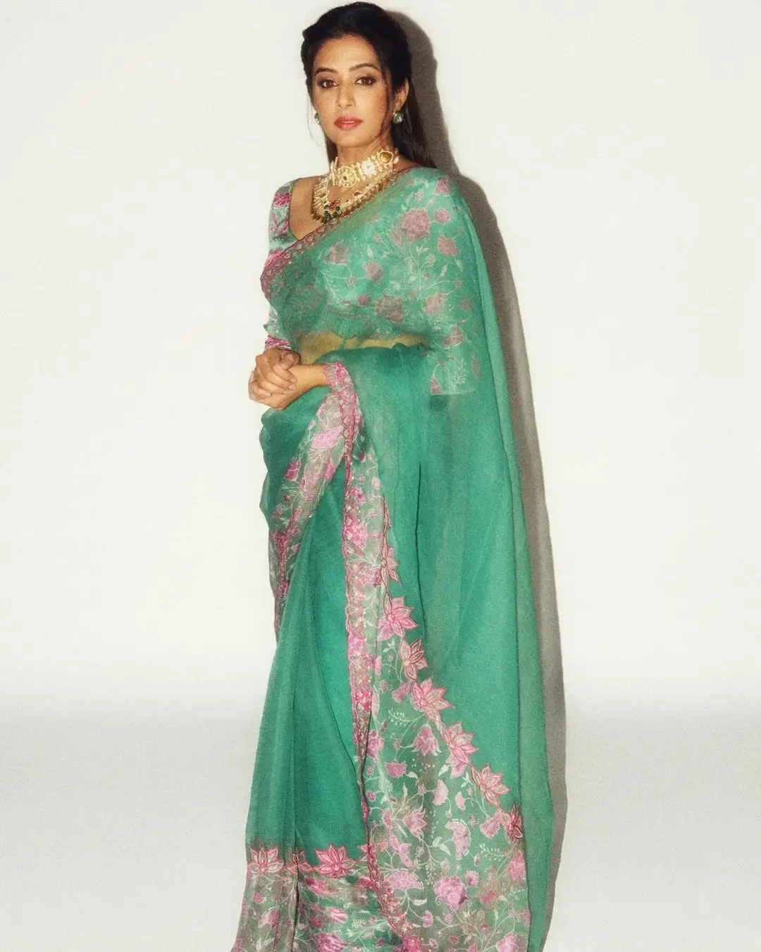 PRIYAMANI IN SOUTH INDIAN TRADITIONAL GREEN SAREE BLOUSE 5